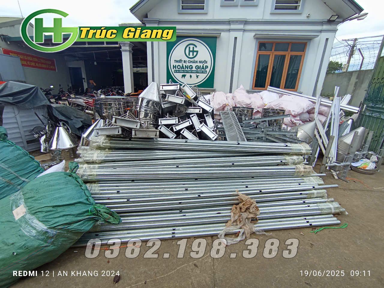 Đường ăn tự động cho gà