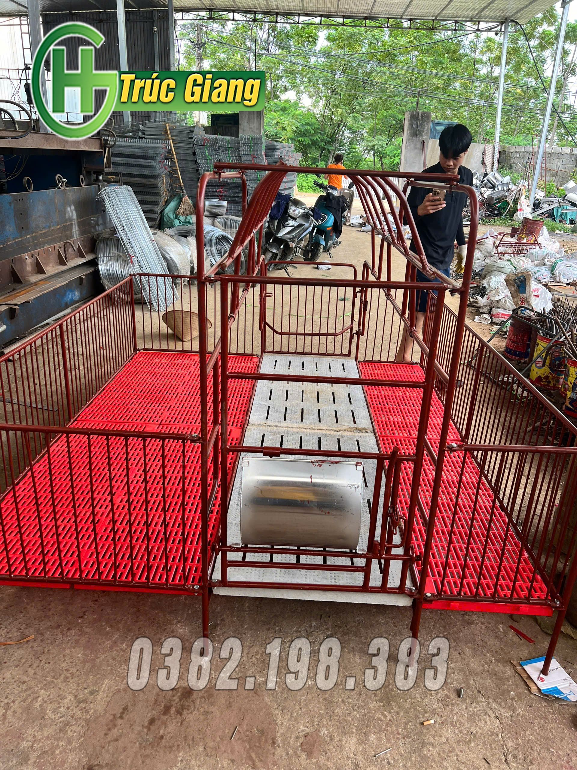 Cũi kết hợp sàn cai sữa